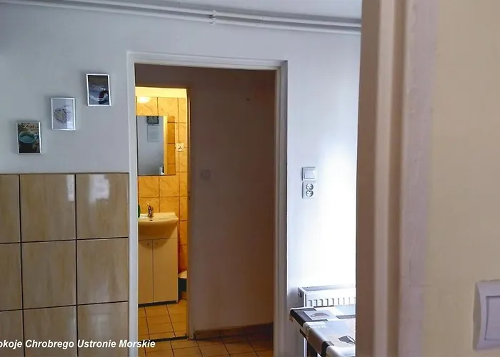 Chrobrego Goscinne W Centrum Blisko Morza Pensión 3*